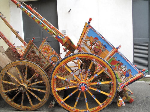Immagine con ruote, carretti, colori, sicilia, due, siciliani, carretto, disegni, porte