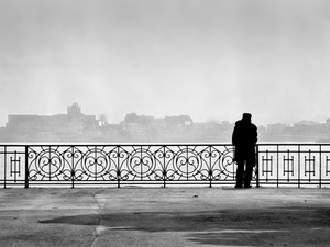 bianconero, ringhiera, persona, uomo, nebbia, fiume, panorama, terrazza, città, foschia