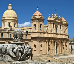 chiesa, cupola, campanile, scalinata, facciata, croce, scala, campane, colonne, cielo