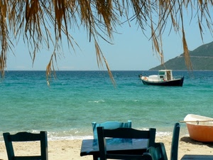 mare, cielo, tavolo, sedie, barca, sabbia, spiaggia, azzurro, barche, acqua, palme, verde, foglie, tavolino, orizzonte, remo, collina
